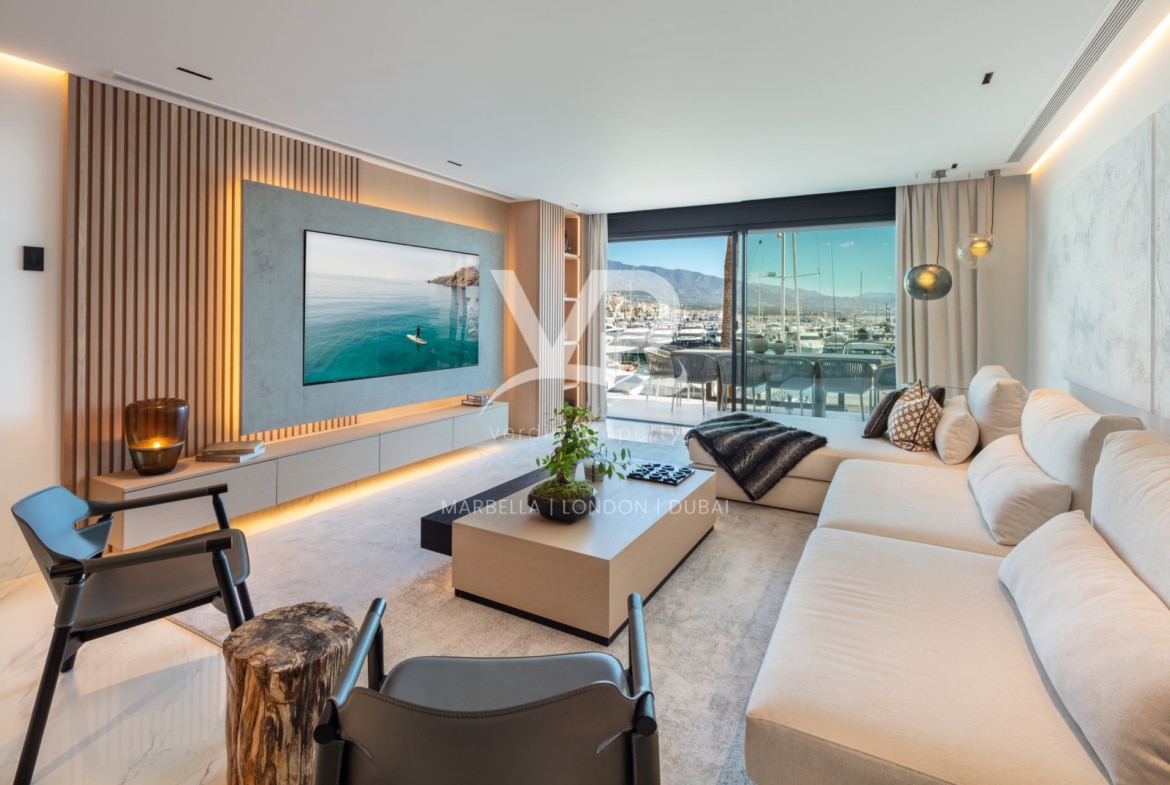 Banus 1, elegante Wohnung in Puerto Banus