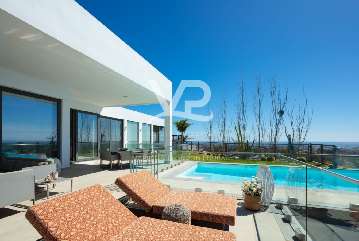 Villa moderna en venta en El Herrojo, La Quinta