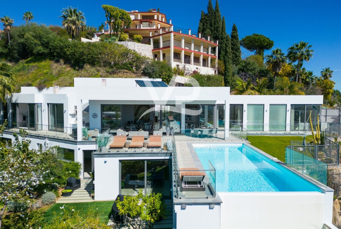 Moderne villa te koop in El Herrojo, La Quinta