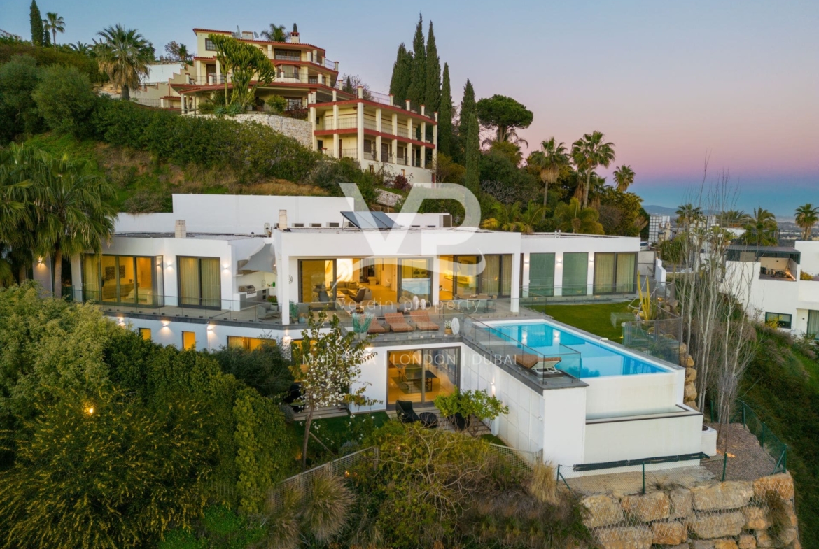 Modern villa for sale in El Herrojo, La Quinta