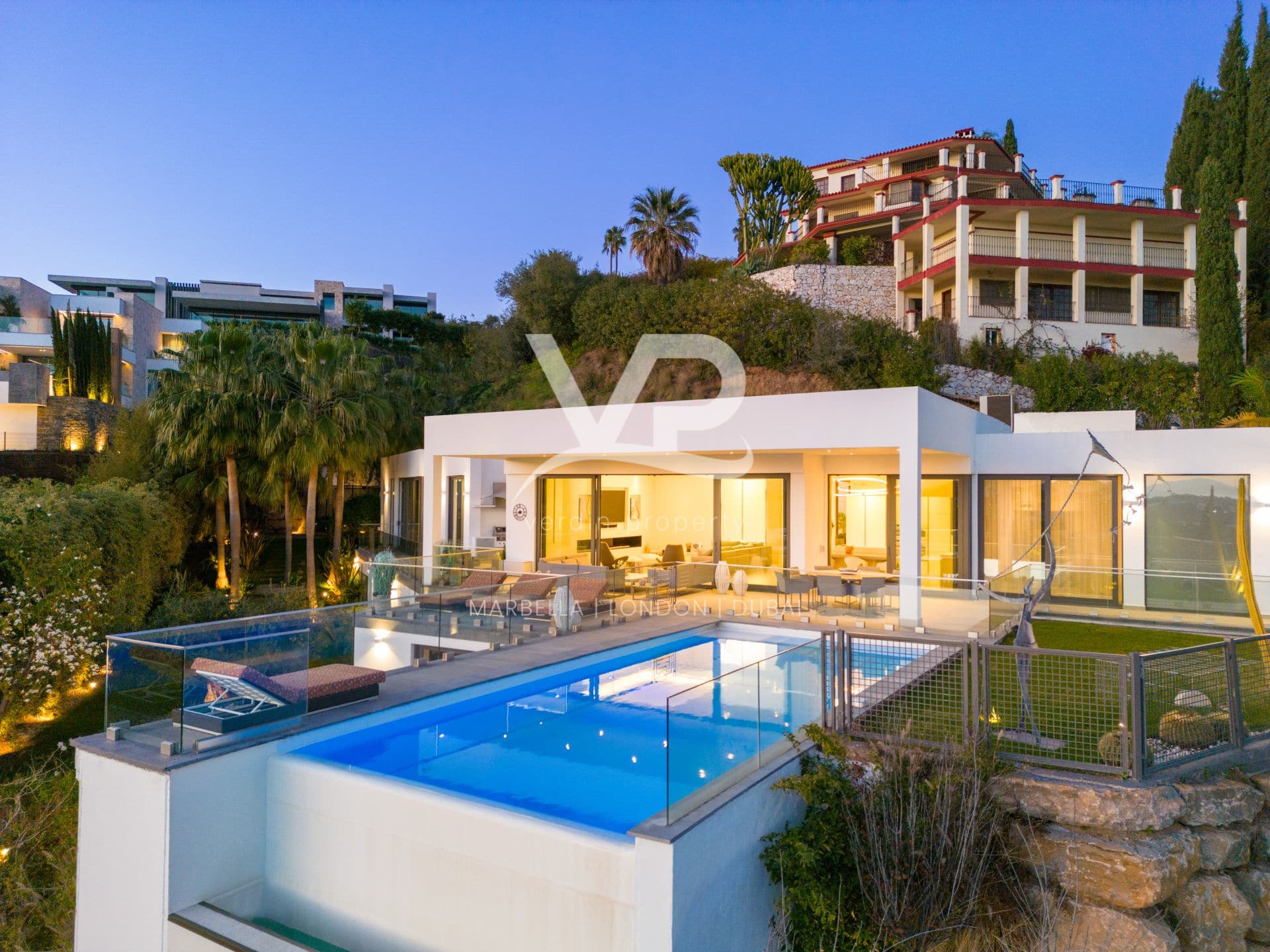 Moderne villa te koop in El Herrojo, La Quinta