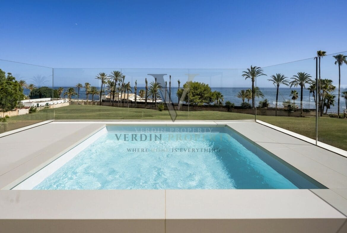 Villa Harmonia, modern villa vid stranden till salu - Verdin Property