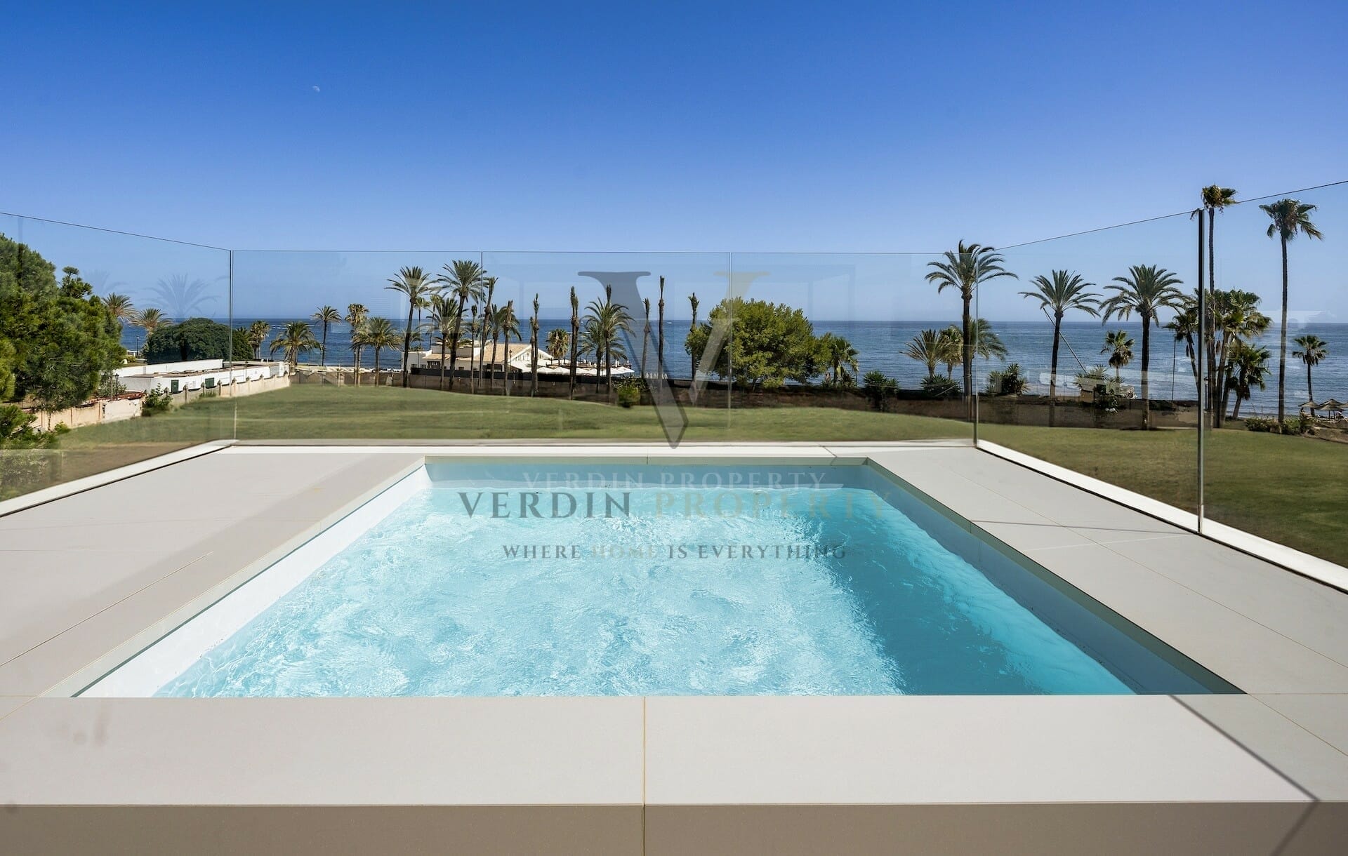 Villa Harmonia, modern villa vid stranden till salu - Verdin Property