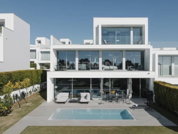 Casa Iryna Verdin Property 1