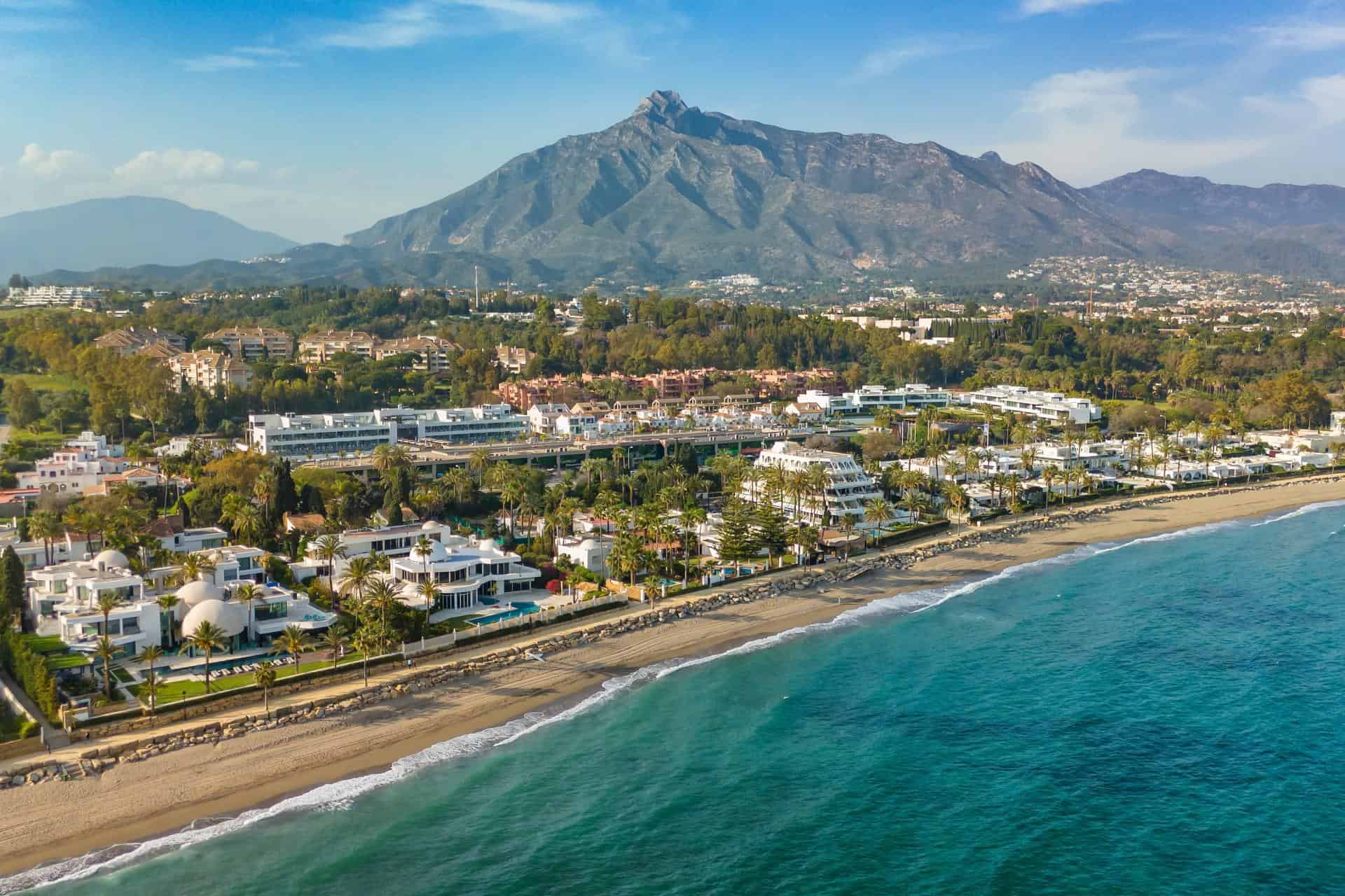 Communities on the Golden Mile