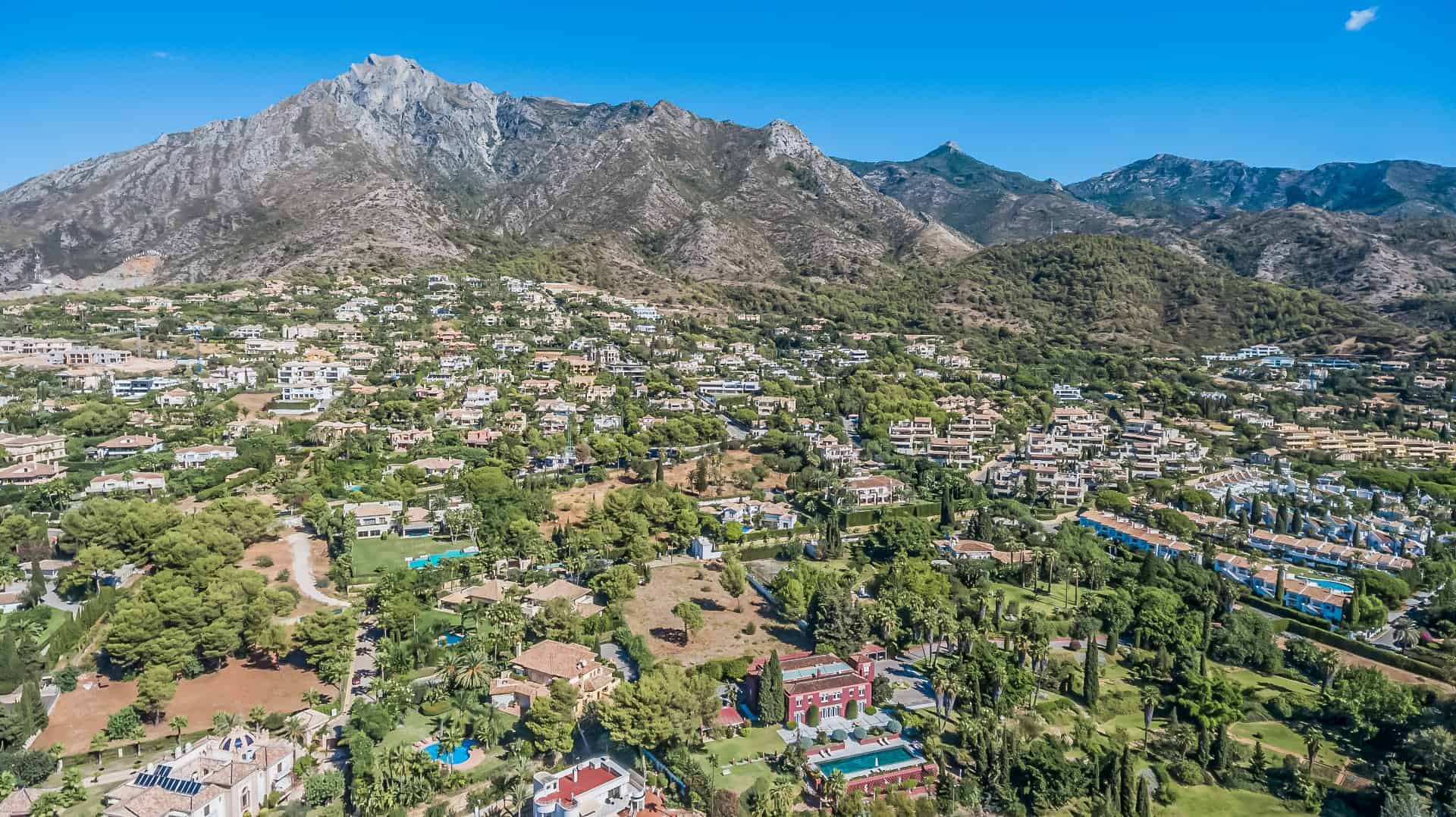 Overview of Sierra Blanca, Marbella