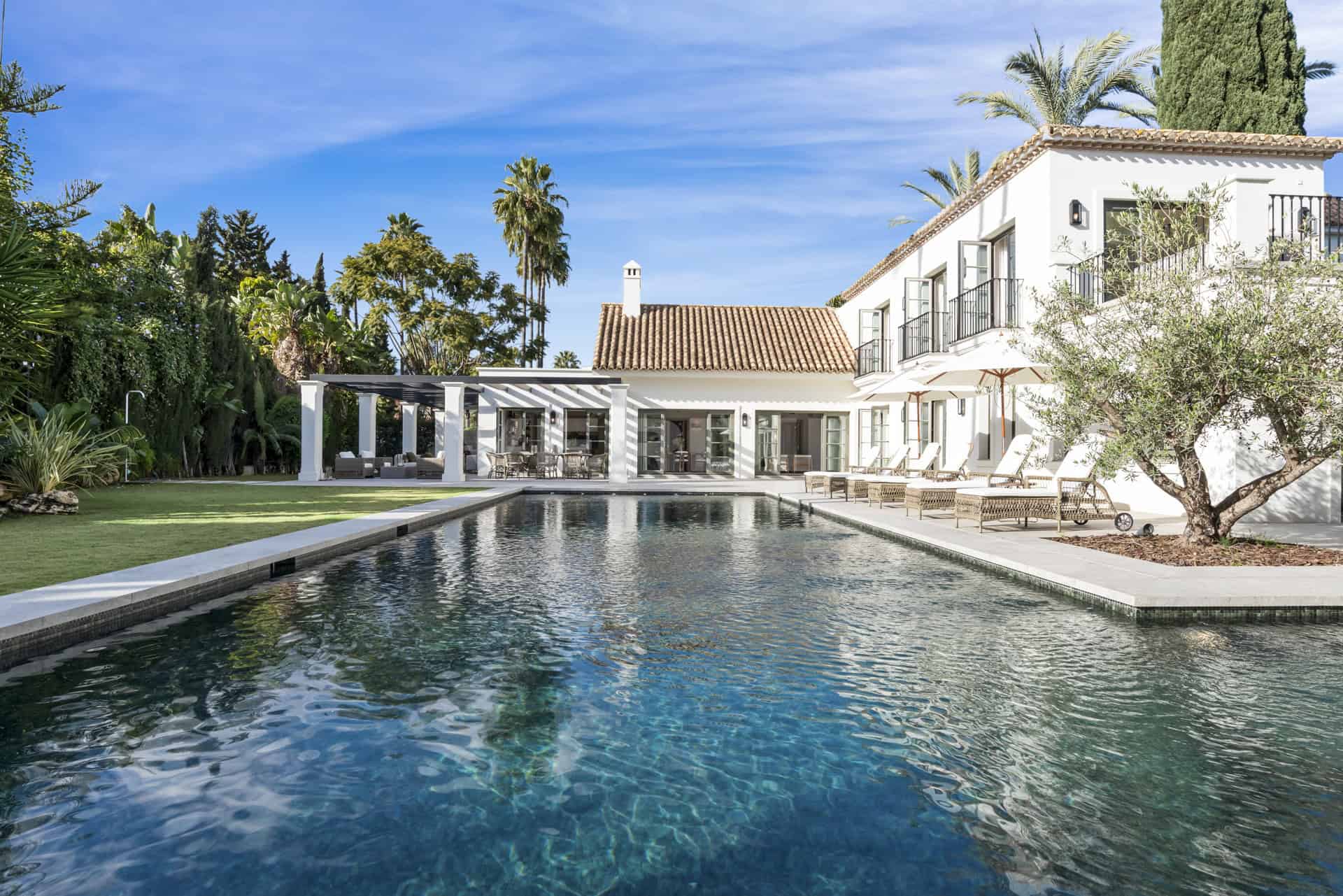 La Hacienda – refined family villa in Nueva Andalucía