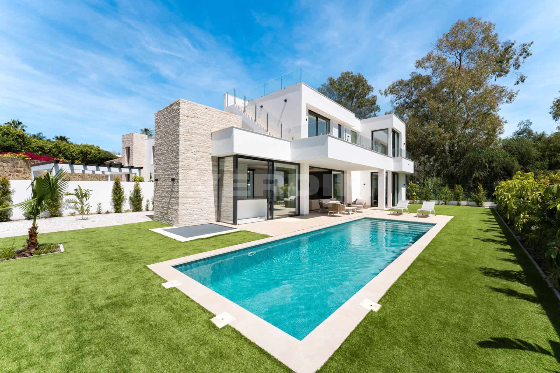 Contemporary 5-Bedroom Villa for Sale in Monte Biarritz, Estepona with Pool, Solarium & Basement